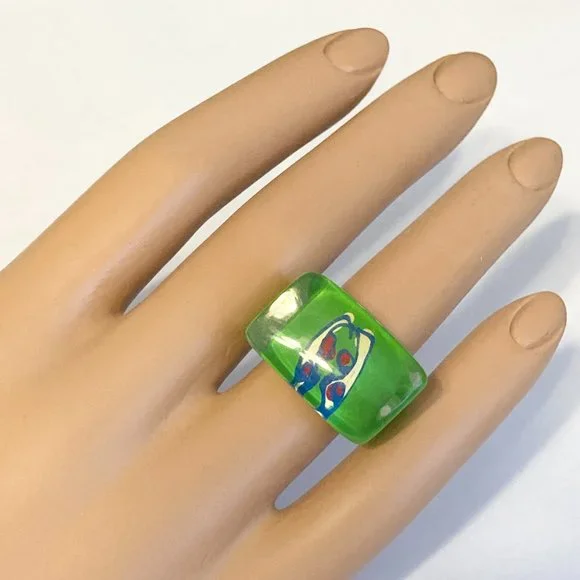 Vintage Lucite Acrylic Ring Size 6 Retro Abstract Hand Painted Green Blue Red - Picture 4 of 12